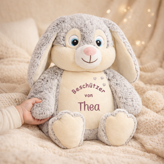 Beschützer Kuscheltier grauer Hase – Liebevoll bestickt und personalisiert
