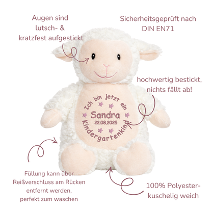 Personalisiertes Kuscheltier Lamm zum Kindergartenstart – mit Name bestickt