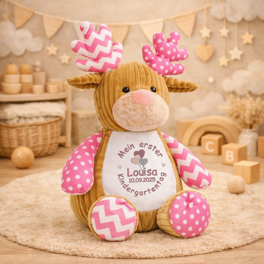 Personalisiertes Kuscheltier rosa Elch zum Kindergartenstart – mit Name bestickt