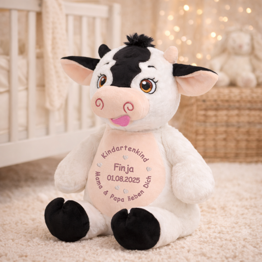 Personalisiertes Kuscheltier Kuh zum Kindergartenstart – mit Name bestickt