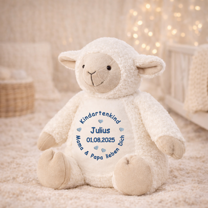 Personalisiertes Kuscheltier Schaf zum Kindergartenstart – mit Name bestickt