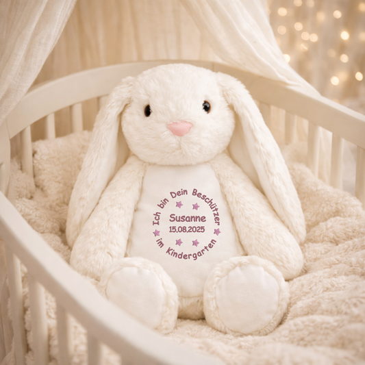 Personalisiertes Kuscheltier weißer Hase zum Kindergartenstart – mit Name bestickt
