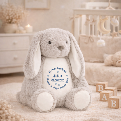 Personalisiertes Kuscheltier grauer Hase zum Kindergartenstart – mit Name bestickt