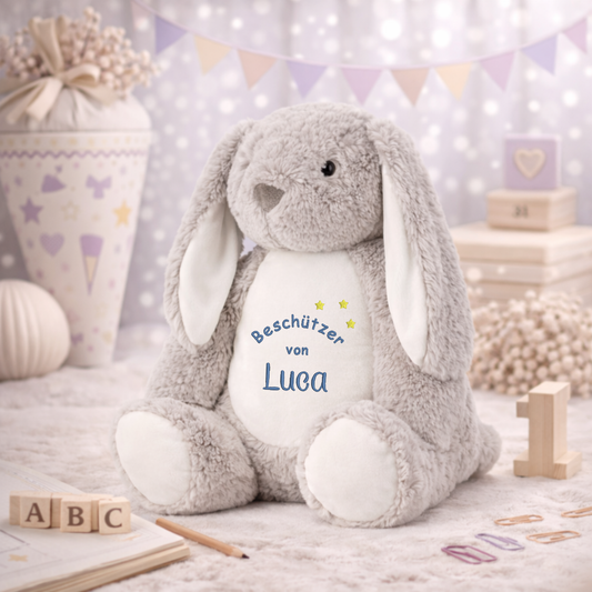 Beschützer Kuscheltier grauer Hase – Liebevoll bestickt und personalisiert