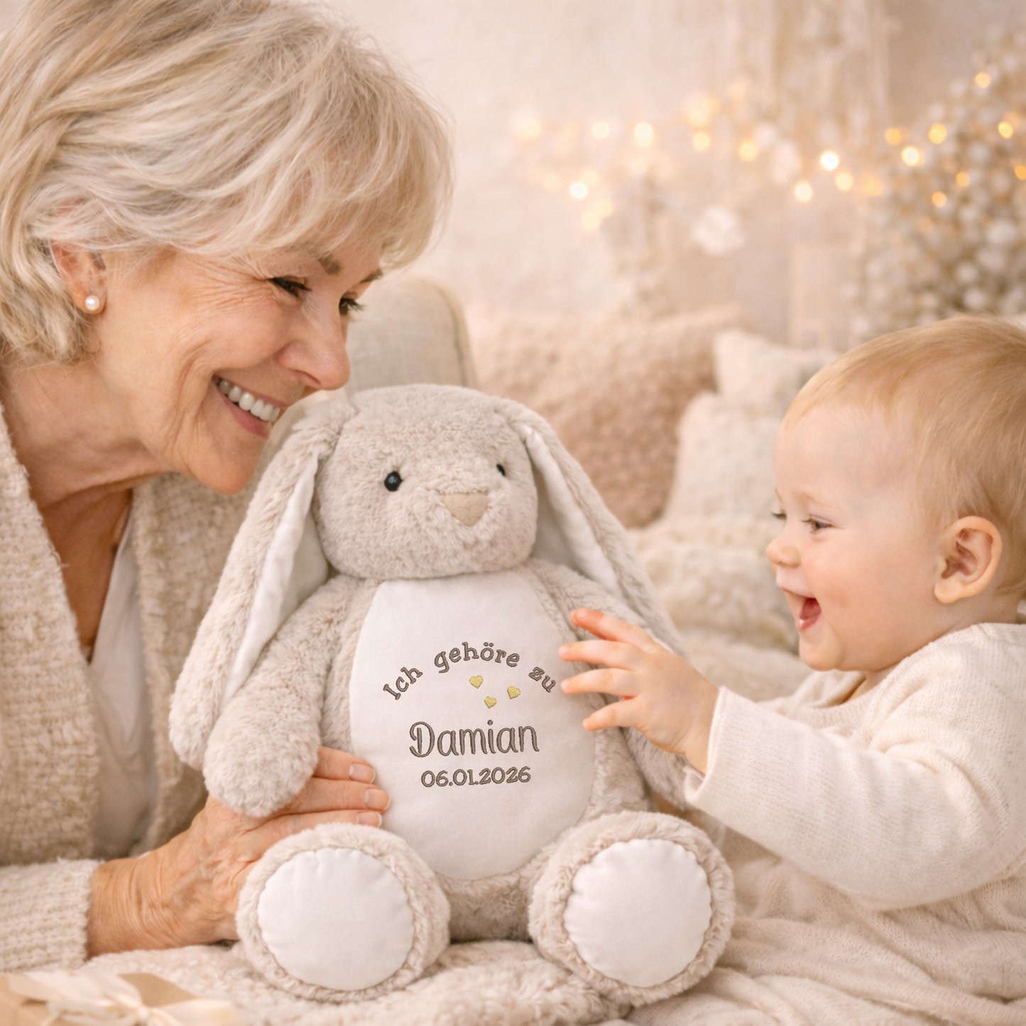 Beschützer Kuscheltier beiger Hase – Liebevoll bestickt und personalisiert