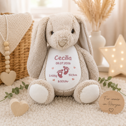 Personalisierter beiger Hase zur Geburt – Kuscheltier mit Namen & Geburtsdatum